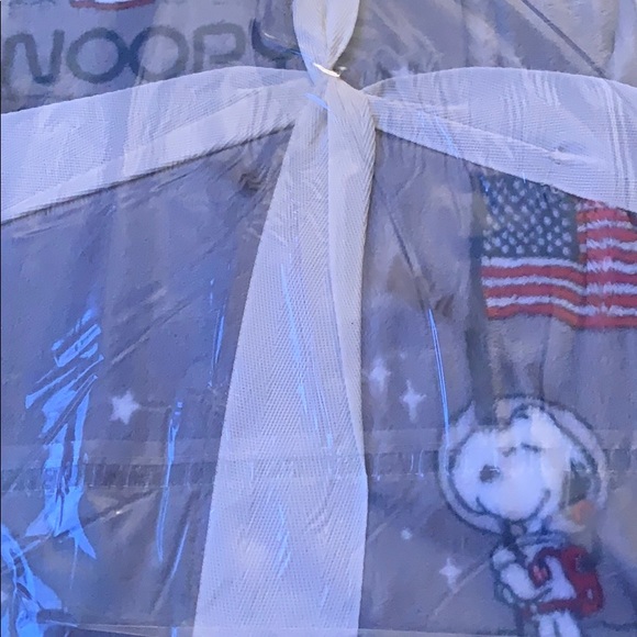 Berkshire Peanuts Snoopy In Space Throw. - Picture 4 of 6